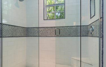 316-3rd-Ave-N-Naples-FL-34102-large-011-GuestShower-667x1000-72dpi