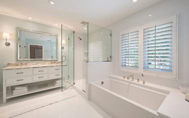 32-Las-Brisas-Way-Naples-FL-print-011-3-GuestBath-4096x2734-300dpi