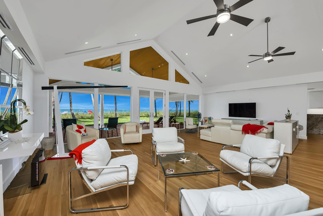 Lykos residential remodel - Family room with ocean view