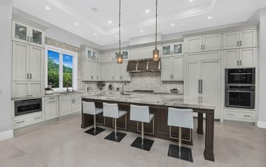 Lykos residential remodel - Kitchen with island