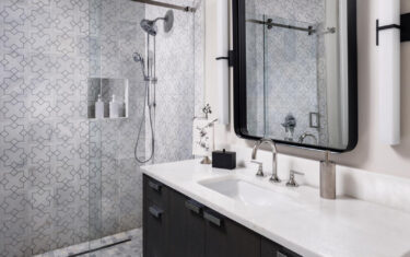 990-Scott-Dr-Guest Bath 1